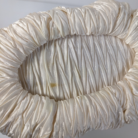 Vintage Carla Marchi puff bag satin chain strap ivory evening pillow bag - Picture 7 of 7